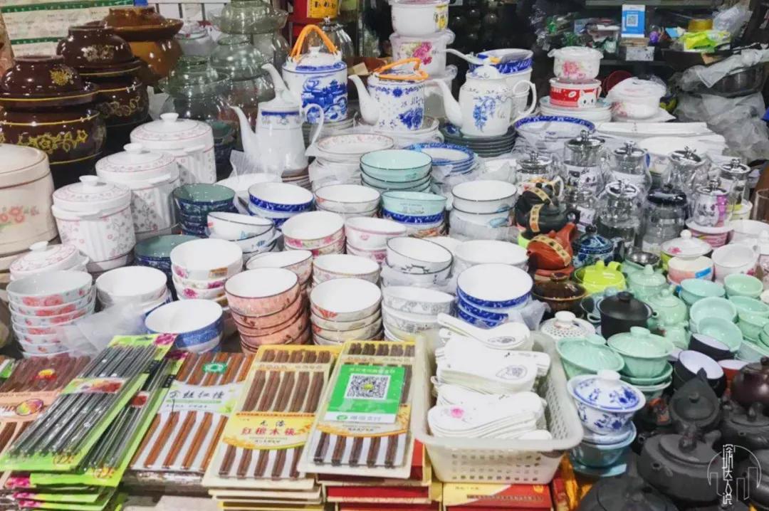 為什么億萬富豪從“樸素”農產品市場中崛起？揭秘日用零售的秘密
